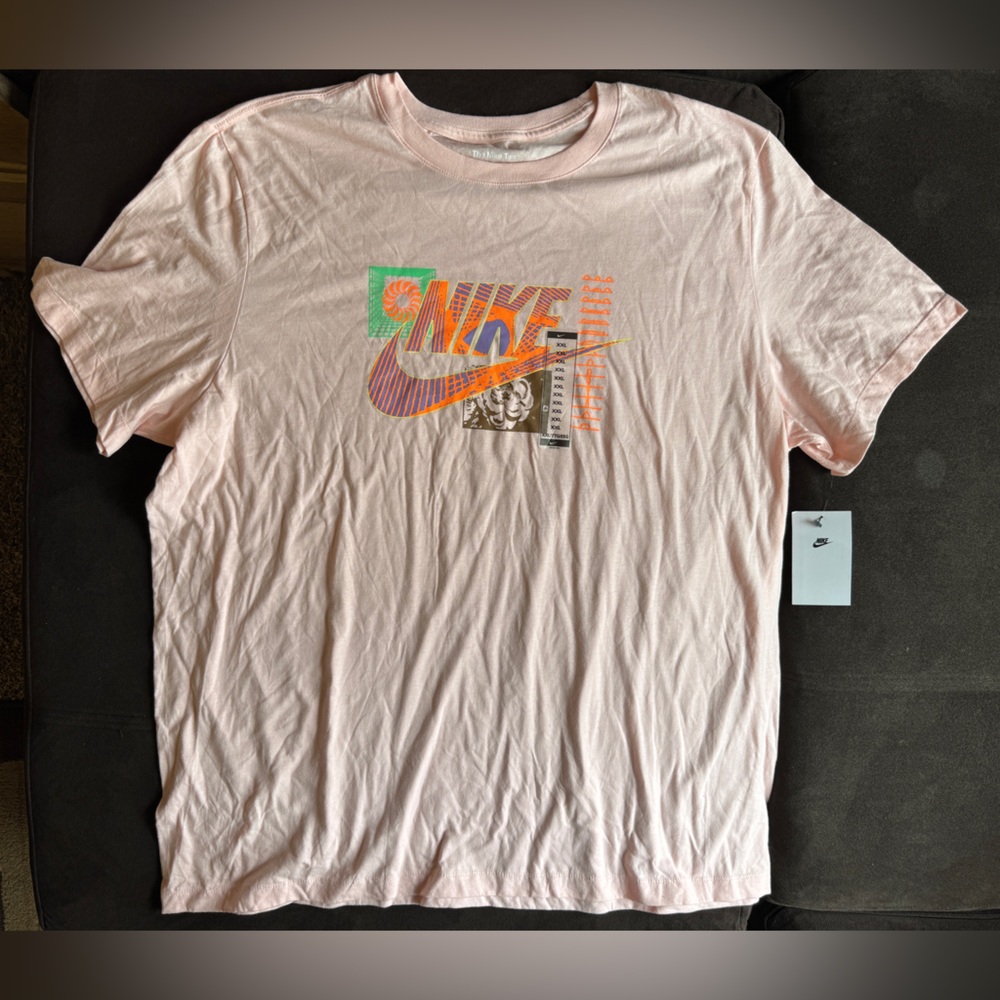NWT Nike Pink Graphic Short Sleeve Tee
